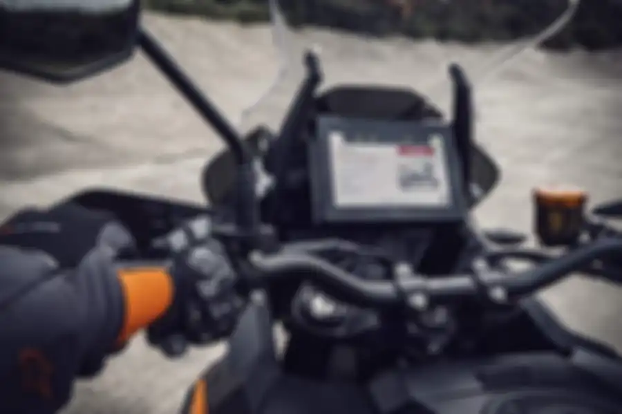 KTM 1290 Super Adventure S 2021 pakai panel instrumern berupa layar TFT 7 inci.