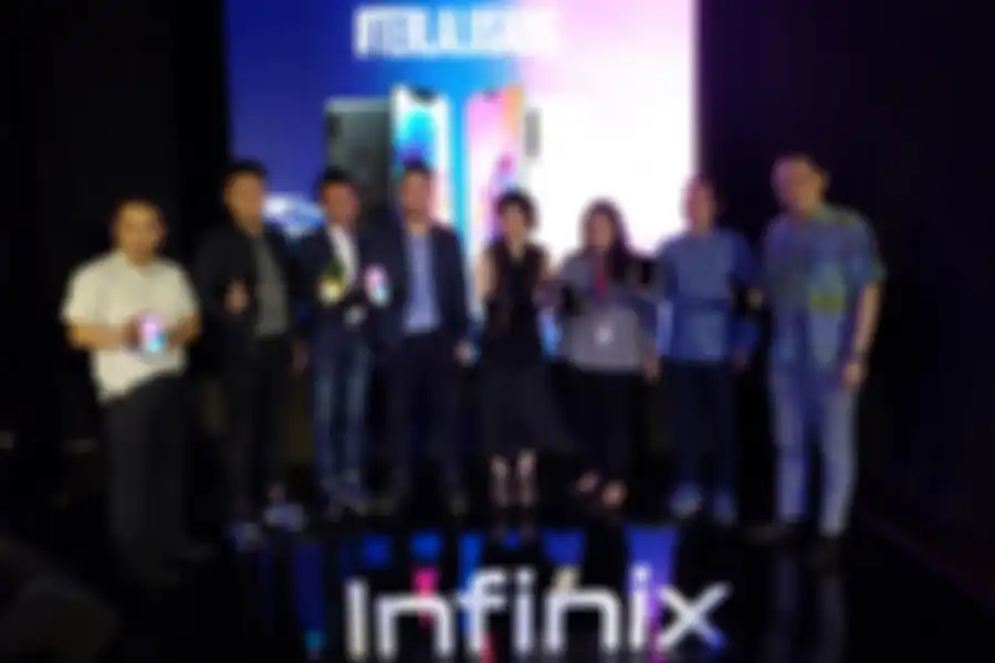 Sergio Ticoalu (Country Marketing Manager, Infinix Indonesia, keempat dari kiri) befoto bersama stakeholder Infinix lainnya pada peluncuran Smart 3 Plus dan HOT 7 Pro, 2 Mei 2019 lalu.