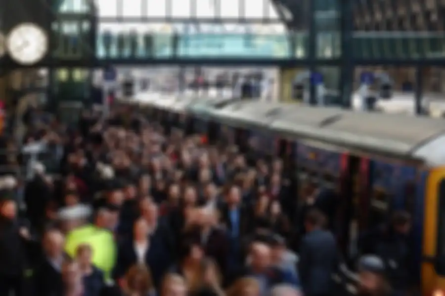Suasana jam sibuk di MRT London, Inggris