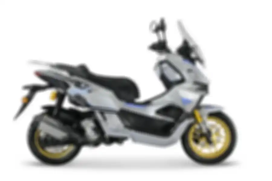 Sisi samping motor matic baru Sanye Cyber 250 2025.
