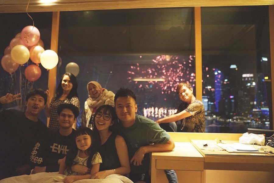 Foto Gisel mesra dengan Wijin jarang terlihat di akun Instagram penyanyi Surabaya itu. Gading Marten gelagapan.