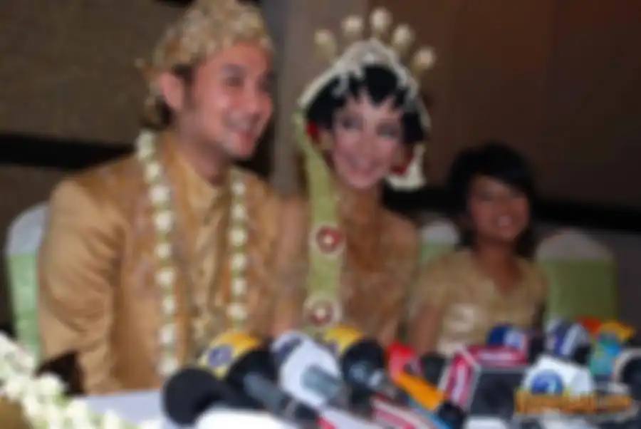 Akhirnya terungkap Aldi Bragi ternyata kerap sunat jatah Ririn Dwi Aryanti seenak jidat. Karena Aldi ngaku suka lihat barang ini. 