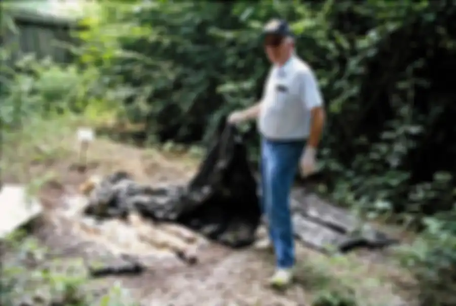 Dr. William Bass mendirikan perkebunan mayat pertama.