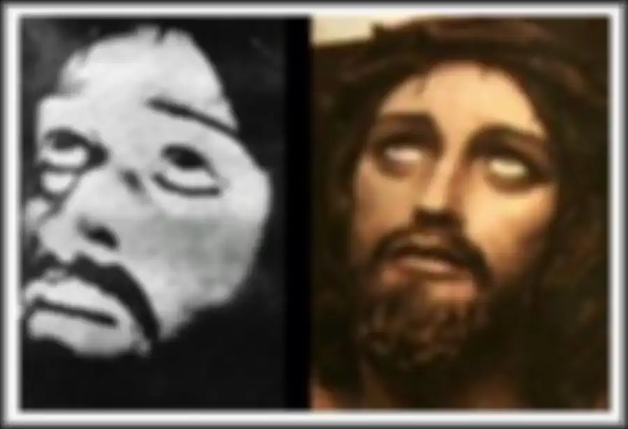Foto Yesus (kiri) dan lukisan yang sangat mirip (kanan) dibuat jauh sebelum Ernetti merilis gambar ini.
