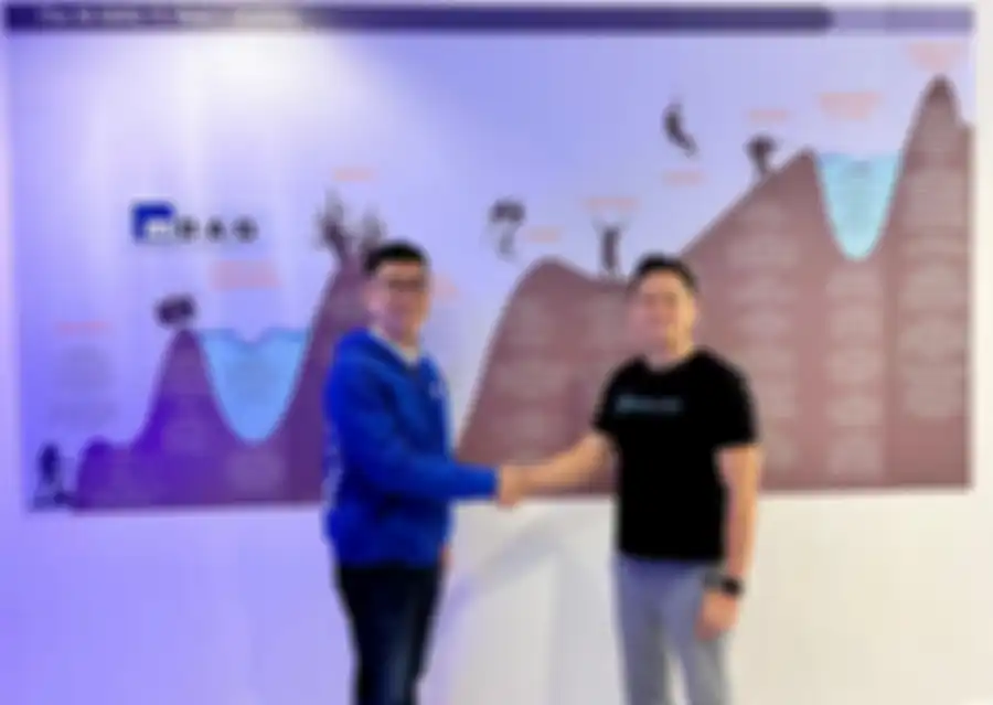 Pemimpin M-DAQ dan Wallex Technologies