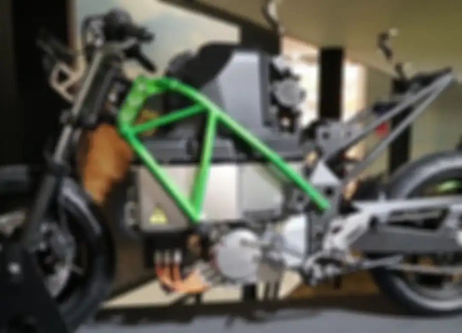 Motor listrik yang akan diproduksi Kawasaki memiliki rangka dan mesin ebsar.