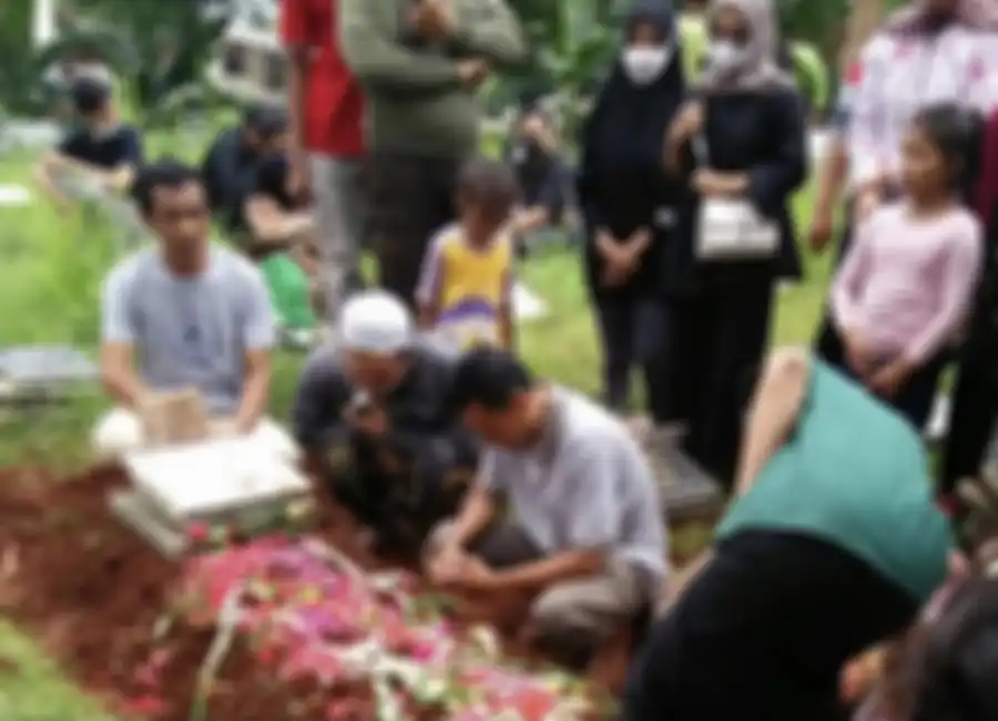 Korban dikenal sebagai pribadi yang baik hati. Pemilik warung mengungkapkan kesaksiannya terhadap anggota FBR yang tewas dikeroyok. 
