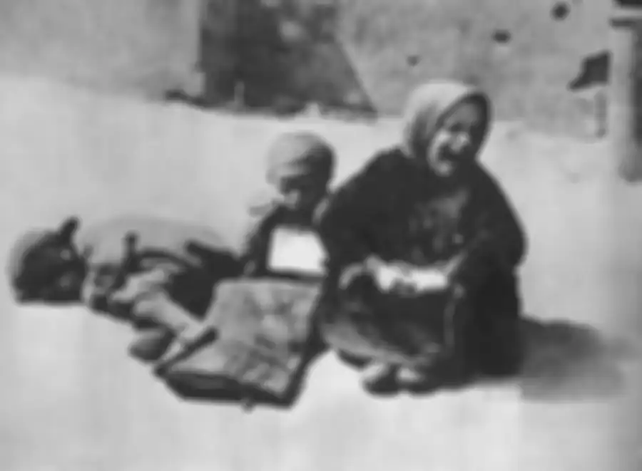 Anak-anak Yahudi yang tunawisma di Ghetto Warsawa, 1941