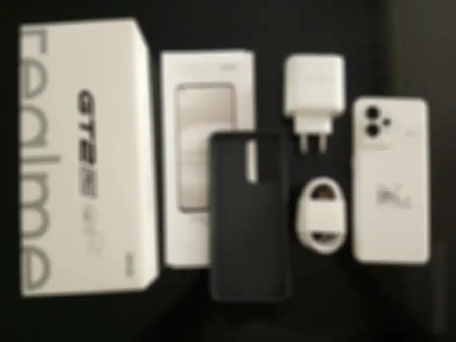 isi kotak penjualan realme GT2 Pro