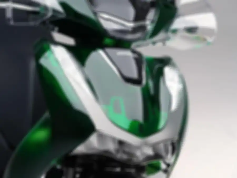 Honda SH125i Vetro punya bodi tembus pandang.