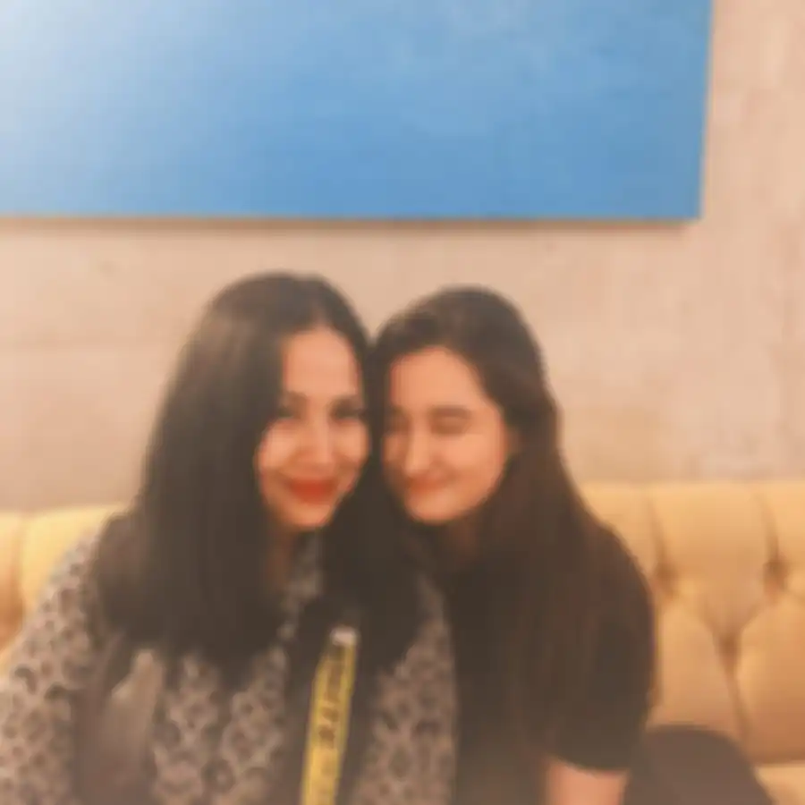 Titi DJ dan putrinya, Stephanie Poetri