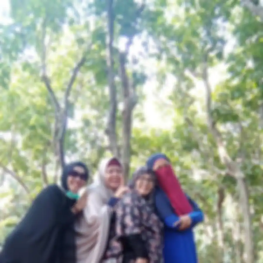 Foto Mila Mahcmudah. Berikut alasan emak-emak berhijab syari itu polisikan Lesti Kejora dan Rizky Billar yang dikutip dari akun Facebook Mila Machmudah Djamhari.