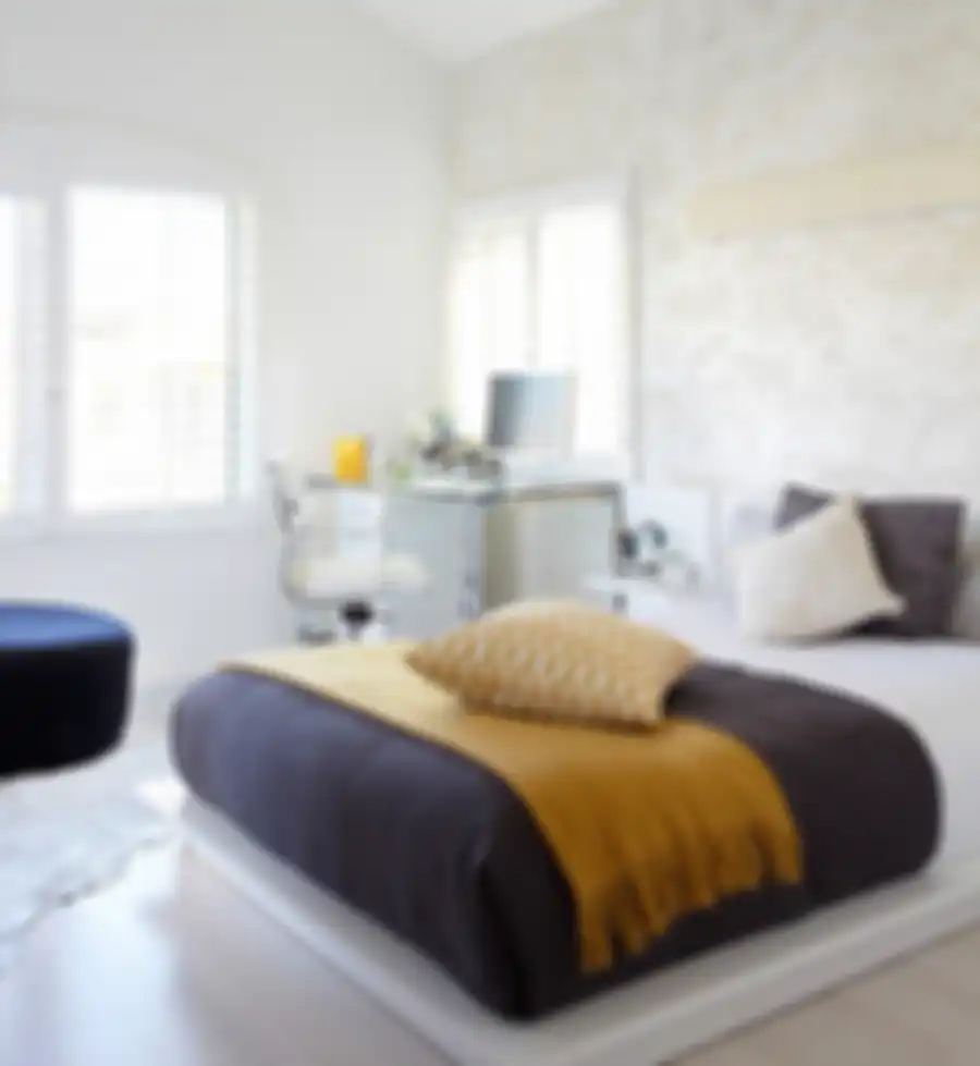 Meja belajar dalam kamar