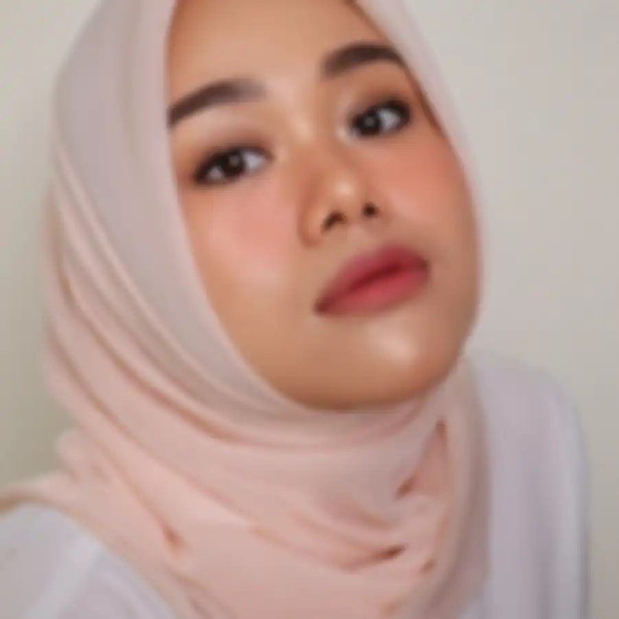 Inspirasi makeup untuk pipi tembem ala Fatya Biya