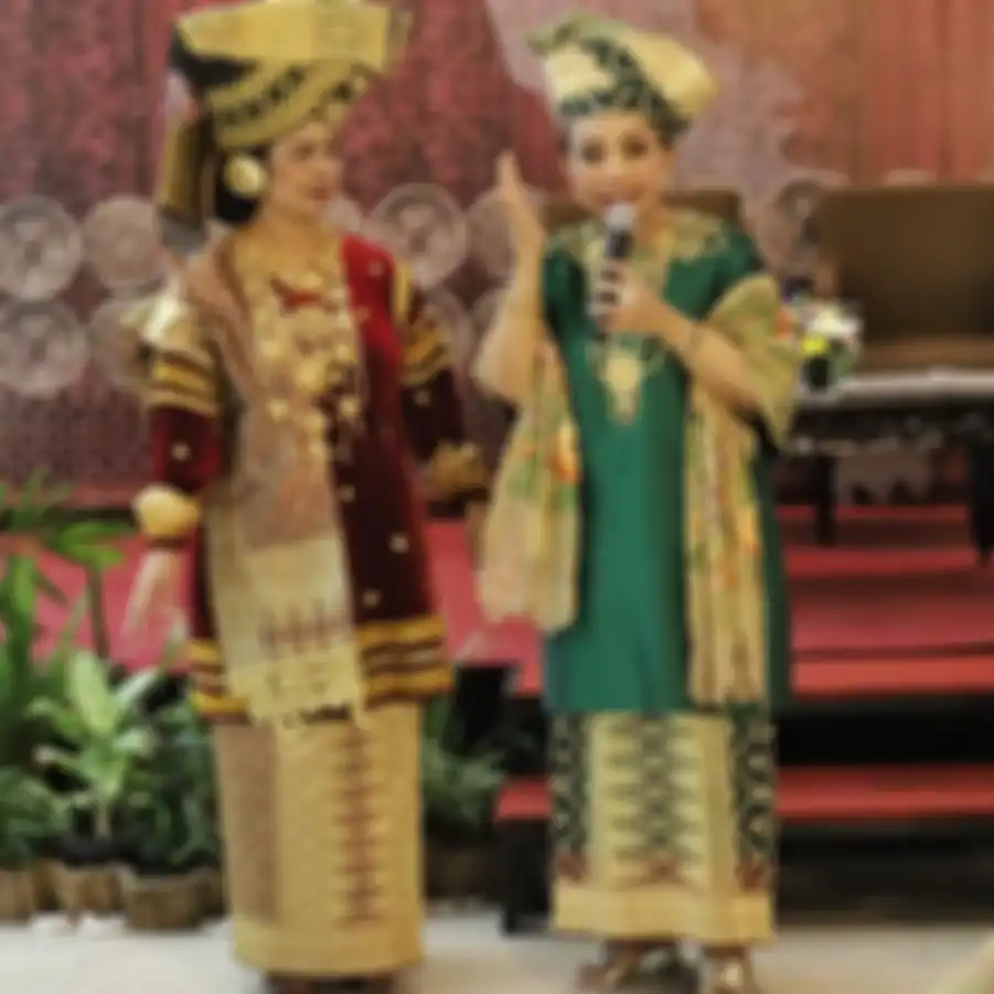 Penyanyi senior Elly Kasim (kanan) meninggal dunia. Kepergiannya membuat Rizky Billar berduka.
