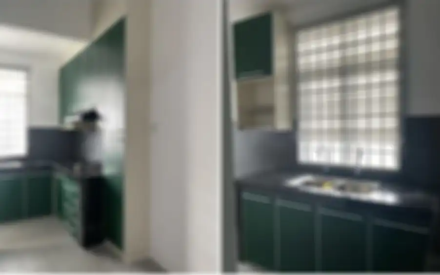 Desain kabinet dapur minimalis memulas area memasak jadi tampak cantik. Fungsinya juga maksimal di balik aesthetic. Simak 8 foto hasilnya. 