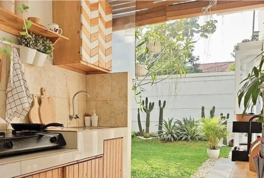 Desain dapur terbuka minimalis anti sumpek ini menjadi rahasia mertua sampai ikut betah memasak. Lihat 7 foto rekomendasinya.