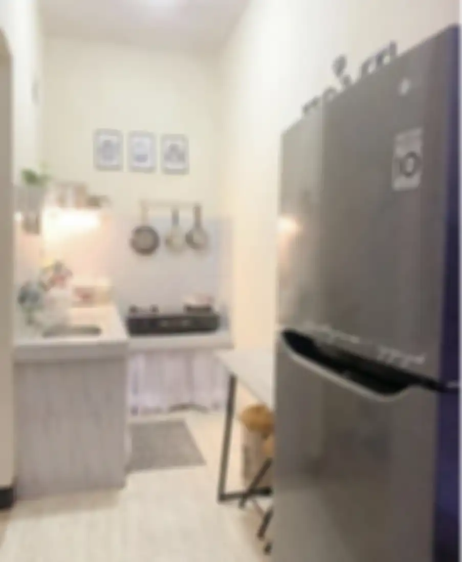 Desain dapur kecil cantik nan elegan ini menjadi alasan Ibu-ibu arisan makin senang main ke rumah. Ini 7 foto esteiknya. 