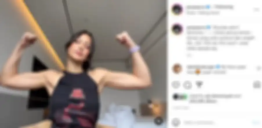 Pevita Pearce pamer otot lengan