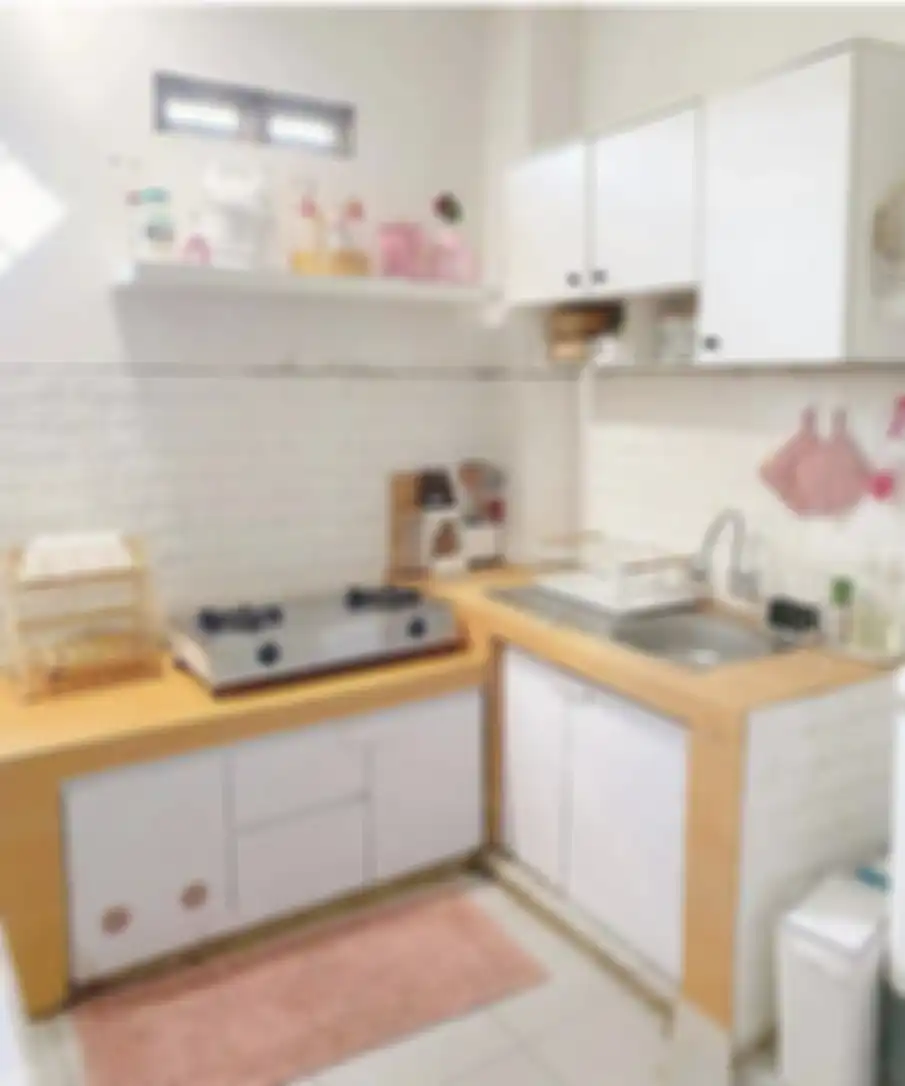 Desain dapur sederhana tapi mewah bikin ibu-ibu makin rajin memasak lho. Intip foto inspirasinya. Duh cantiknya ya!