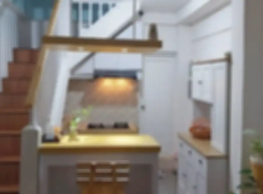 Yuk kita tiru desain dapur mungil dengan mini bar nan unik ini. Jangan sia-siakan area kosong bawah tangga. 7 foto aestheticnya bikin cinta.