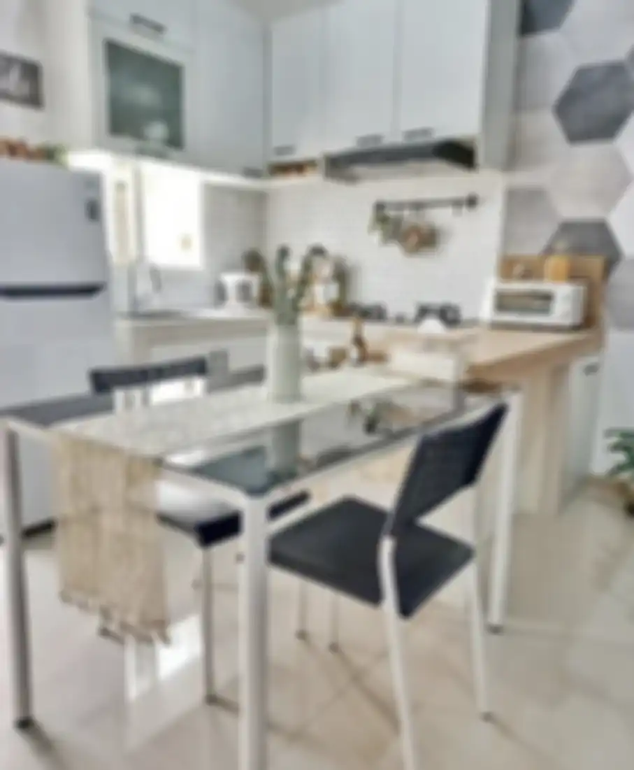 Desain dapur kecil cantik nan elegan ini menjadi alasan Ibu-ibu arisan makin senang main ke rumah. Ini 7 foto esteiknya. 