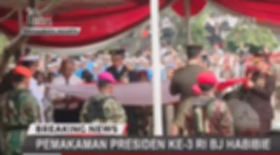 Ilham Akbar Habibie usai mengazani jenazah BJ Habibie.