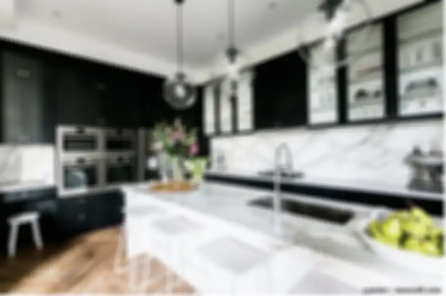 Desain dapur warna hitam sulap tampilan area memasak dari aura kelam jadi estetik. Begini 10 foto hasilnya. 