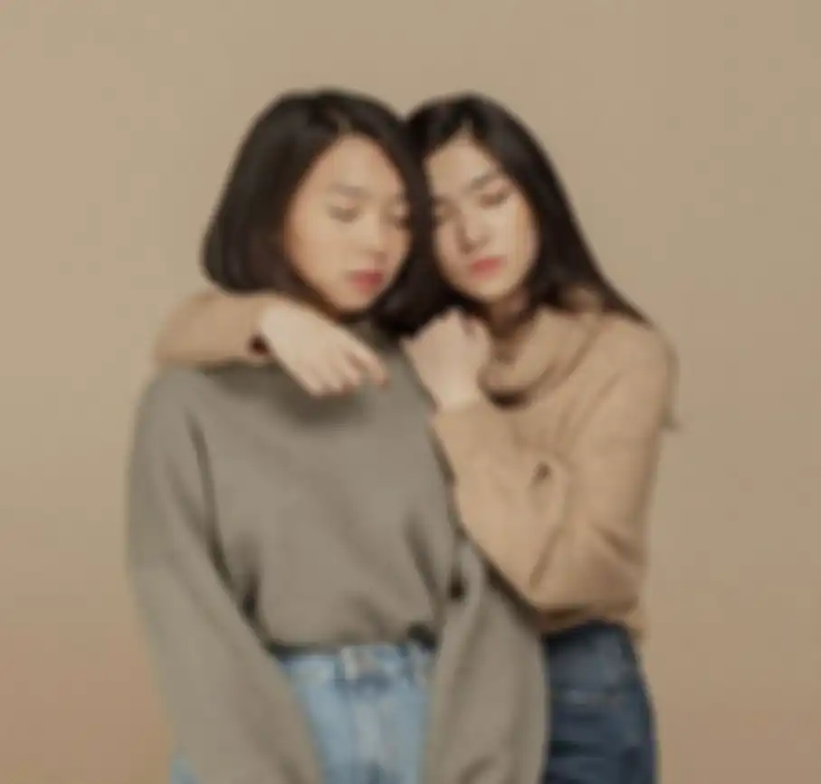 Isyana Sarasvati dan Rara Sekar