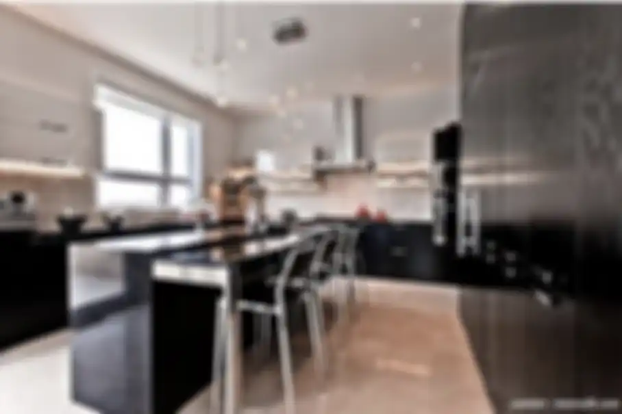 Desain dapur warna hitam sulap tampilan area memasak dari aura kelam jadi estetik. Begini 10 foto hasilnya. 