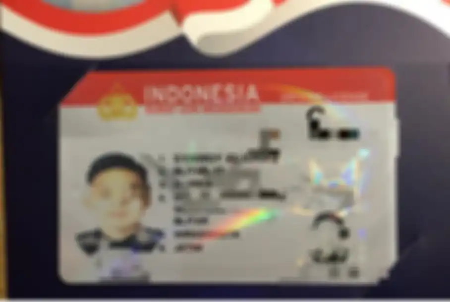 Ilustrasi SIM lama dengan foto kecil di bagian bawah