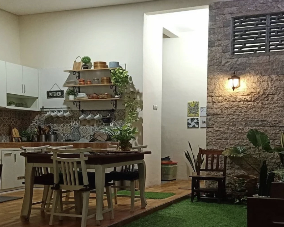 Desain dapur menyatu dengan taman mampu mengusir kesan pengap. Wajah istri dibikin semringah. Ini 7 foto estetiknya. 