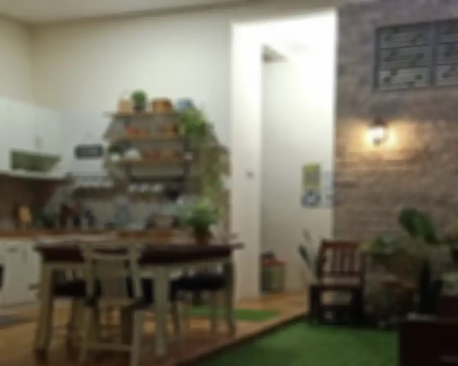 Desain dapur menyatu dengan taman mampu mengusir kesan pengap. Wajah istri dibikin semringah. Ini 7 foto estetiknya. 
