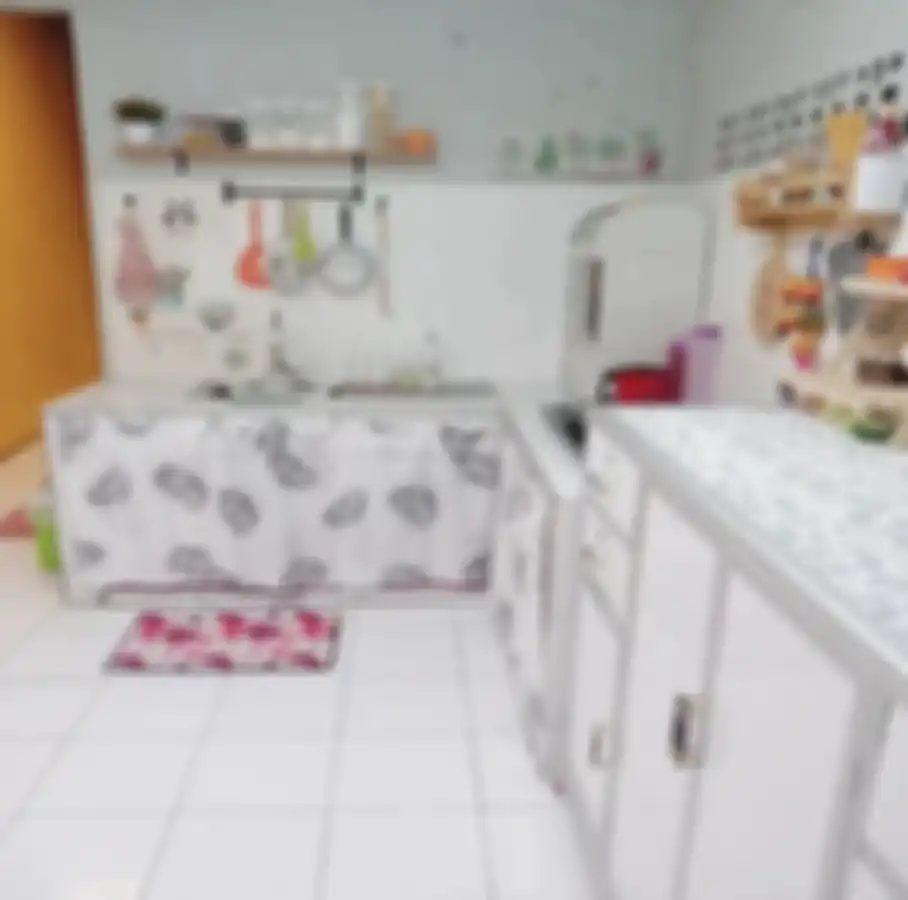 Ini 8 desain dapur mungil bentuk L yang cocok buat Ibu-ibu pencari paket renovasi hemat. Lengkap dengan foto referensinya. 
