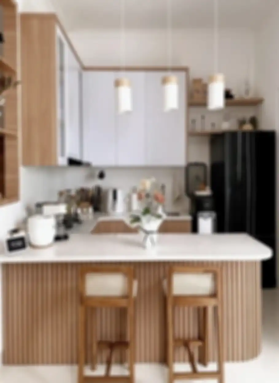 Desain dapur minimalis modern ternyata teap tampak mewah di rumah mungil. Biayanya juga murah. Intip 9 foto hasol aplikasinya. 
