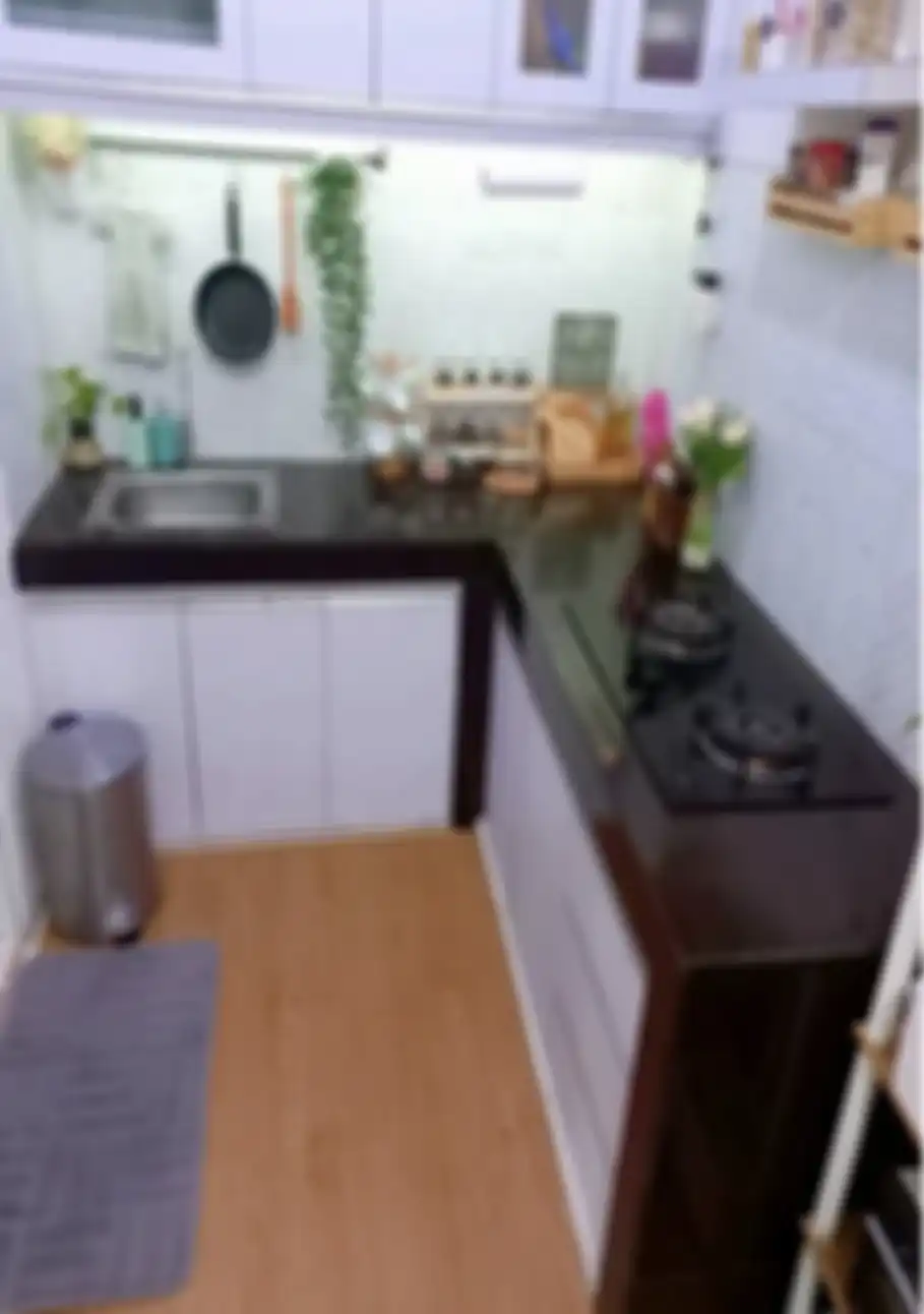 Desain kitchen set dapur minimalis yang simpel nan aesthetic ini bikin Ibu-ibu arisan sibuk memotret area memasak. Ini 14 foto inspirasinya.