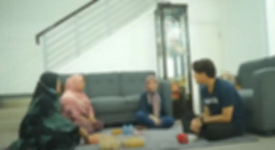 Keakraban keluarga Rizky Billar saat berbincang dengan keluarga Lesty
