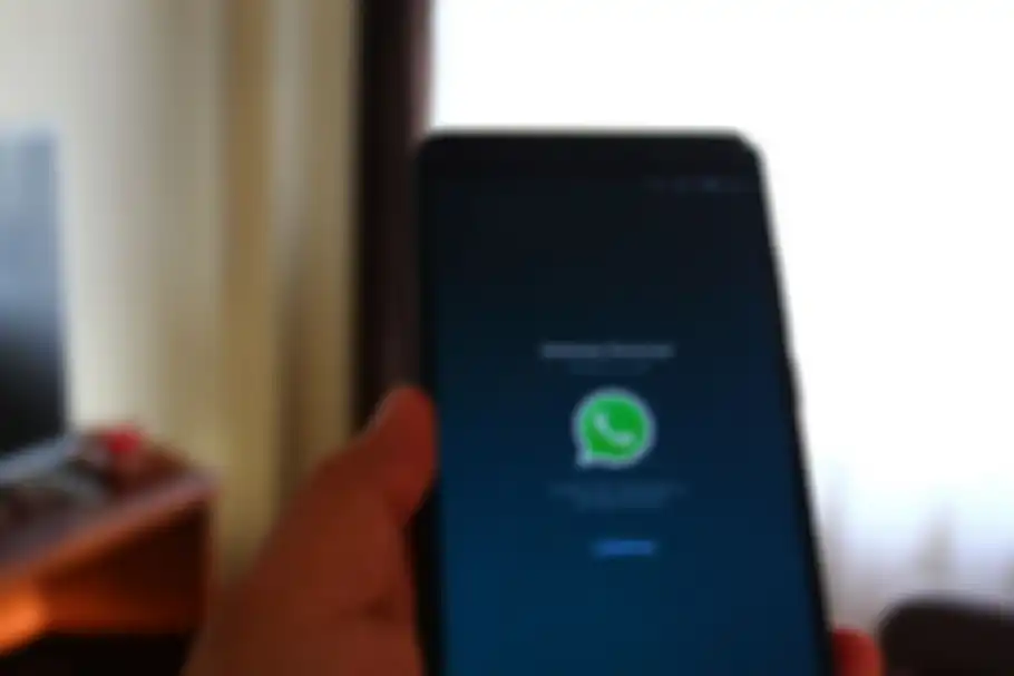 Aplikasi WhatsApp di ponsel