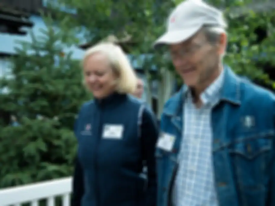 Meg Whitman (kiri) dan Griffith R. Harsh IV