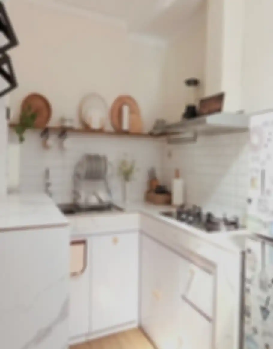 Desain kitchen set dapur minimalis yang simpel nan aesthetic ini bikin Ibu-ibu arisan sibuk memotret area memasak. Ini 14 foto inspirasinya.