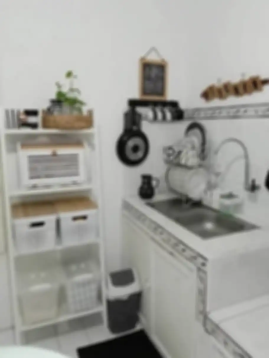 Desain dapur kecil cantik hemat biaya ini bikin istri banjir pujian. Jadi, kita udah gak malu sama mertua. Intip 8 foto inspirasinya yuk.