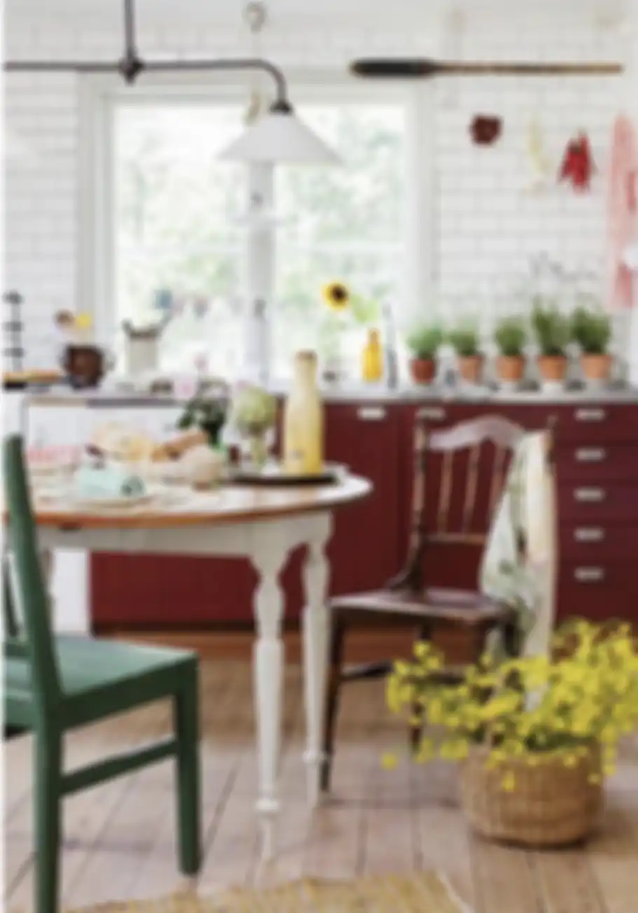 Desain dapur sempit tampak makin kinclong nan lapang. Kombinasi warna cat ini jadi kunci. Intip 7 foto hasilnya. 