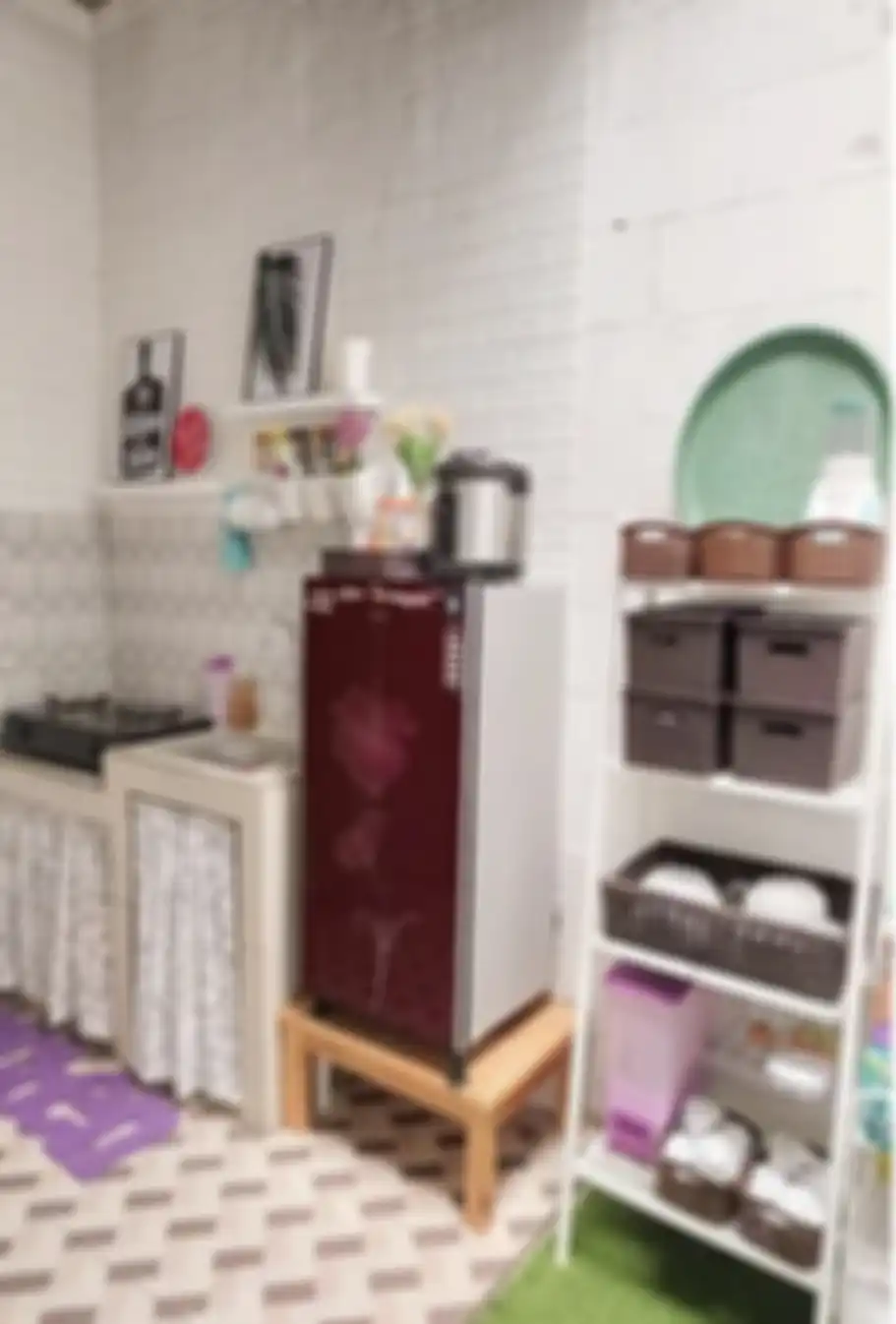 Desain dapur sempit tapi rapi ini dijamin bikin pemilik rumah subsidi bahagia. Biayanya murah kok. Apalagi sudah ada 9 foto inspirasinya.