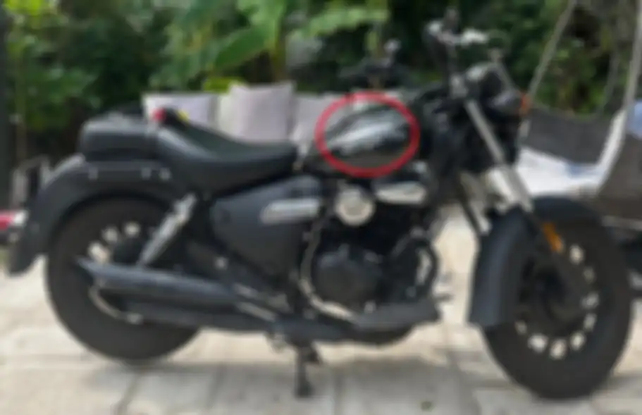 Motor Keeway Superlight 125 sudah ada tanda tangan Tom Cruise dilelang, tawaran terakhir bikin kaget cuma Rp 12 jutaan.