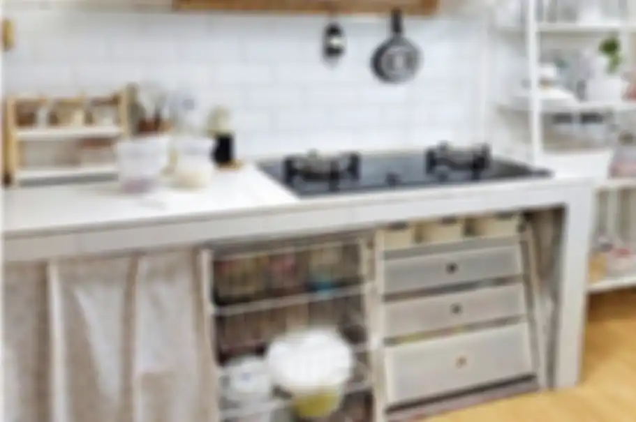 Inilah 5 cara mengatur dapur sempit agar rapi tanpa kitchen set. Saat foto hasilnya muncul, mertua sampai dibikin takjub lho!