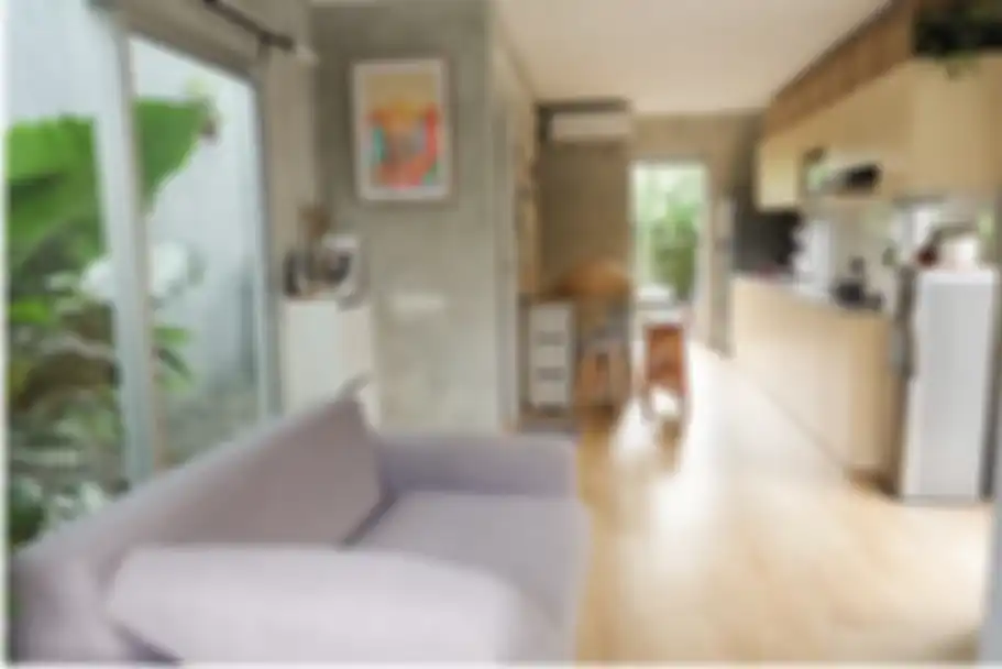 Intip yuk desain dapur cantik minimalis dengan lantai motif kayu nan aesthetic yang jadi mood booster banget. Ini foto inspirasinya.