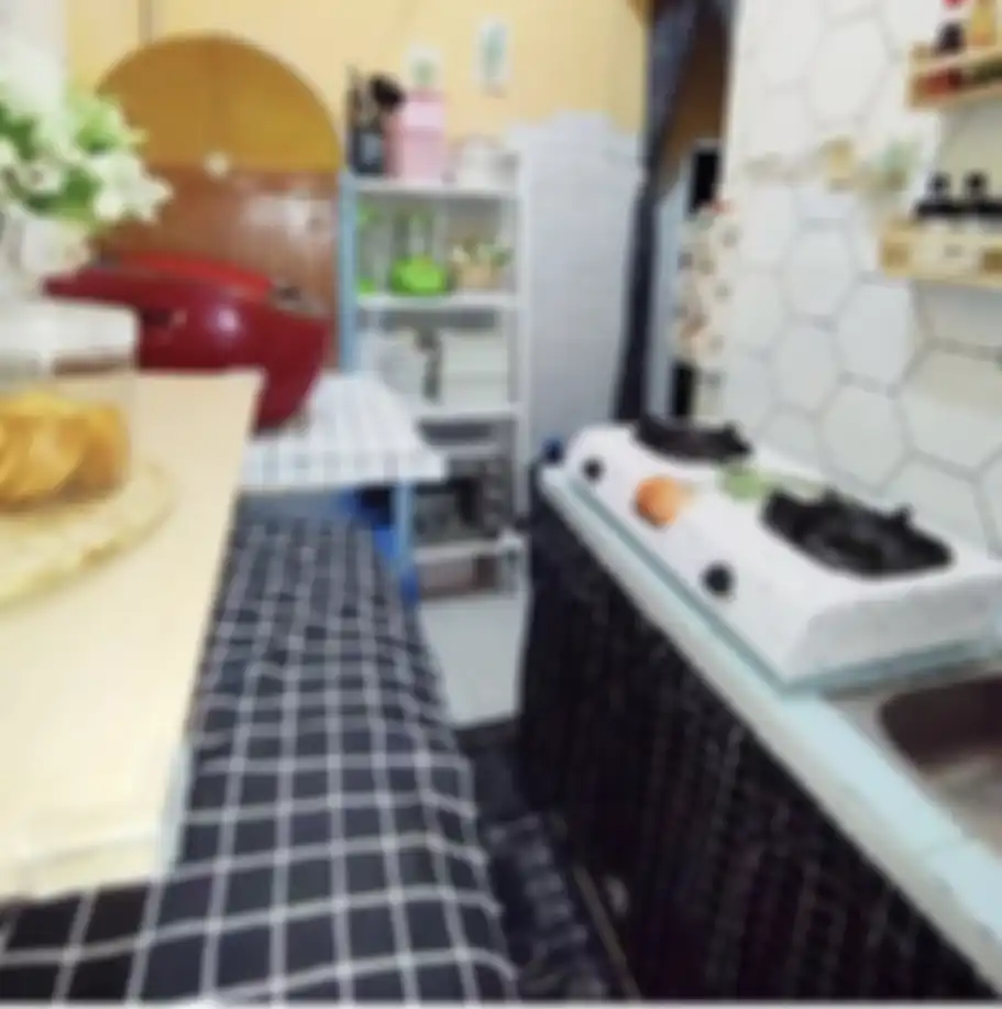 Desain dapur kontrakan kecil ini bisa menyulap temapt masak tampak aesthetic. Cukup pilih deretan foto rekomendasinya.