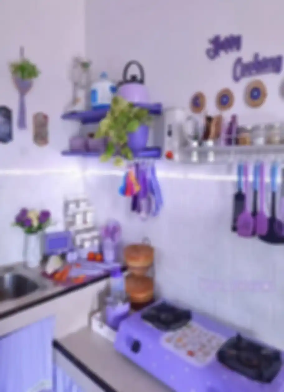 Bosan dengan pilihan warna putih? Coba saja pakai warna ini buat desain dapur kecil di rumah mungil. 8 foto hasilnya dijamin gak norak!