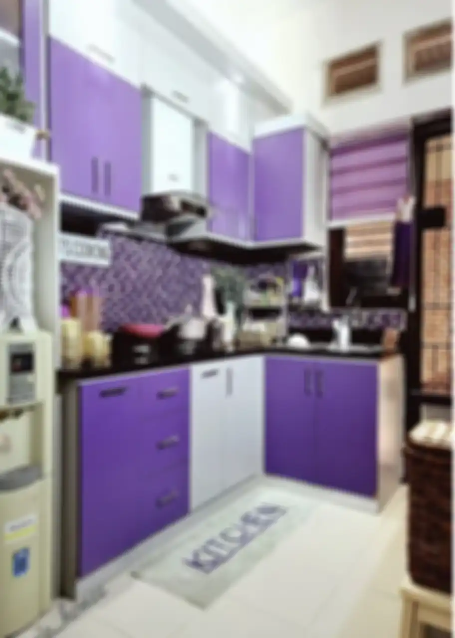 Bosan dengan pilihan warna putih? Coba saja pakai warna ini buat desain dapur kecil di rumah mungil. 8 foto hasilnya dijamin gak norak!