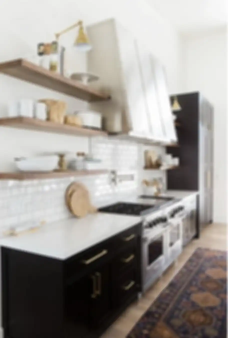 Desain dapur sempit jadi sorotan tetanga yang datangi rumah mungil. Sudah pasti nggak butuh lahan luas. Intip yuk 7 foto aplikasinya.